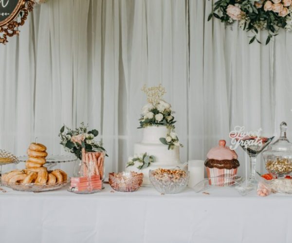 wedding-reception-details-wedding-cake-donuts-and-other-sweet-treats--e1665052927550-pvt7jyqv61o4f1oh7jd5wx6vscg8657h0yvbbph214